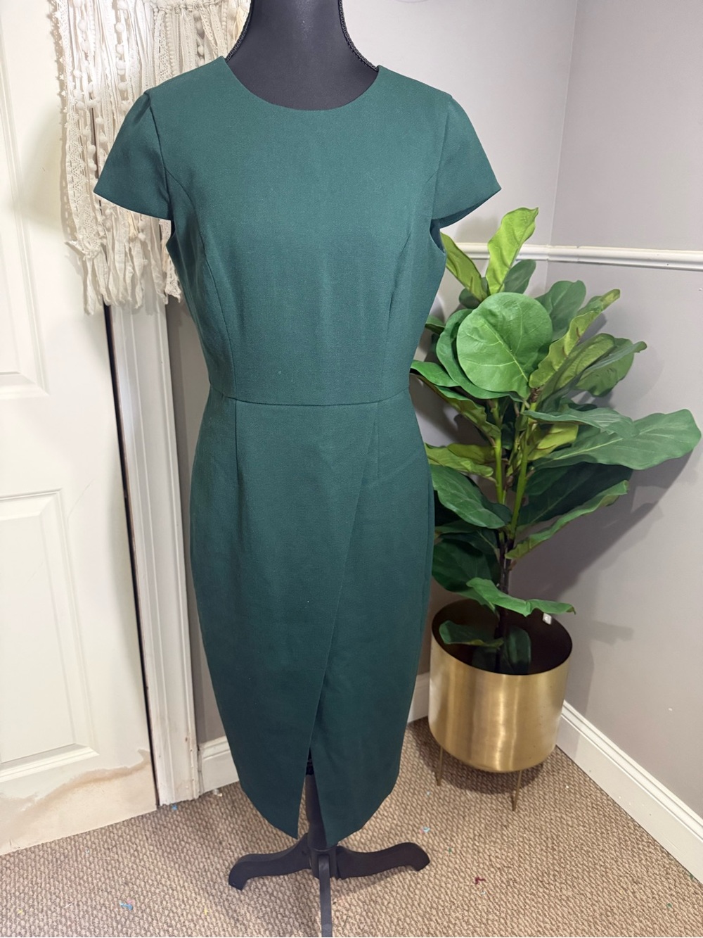 Vince Camuto Deep Green Cap Sleeve Midi Dress size 6 with lace detailing
